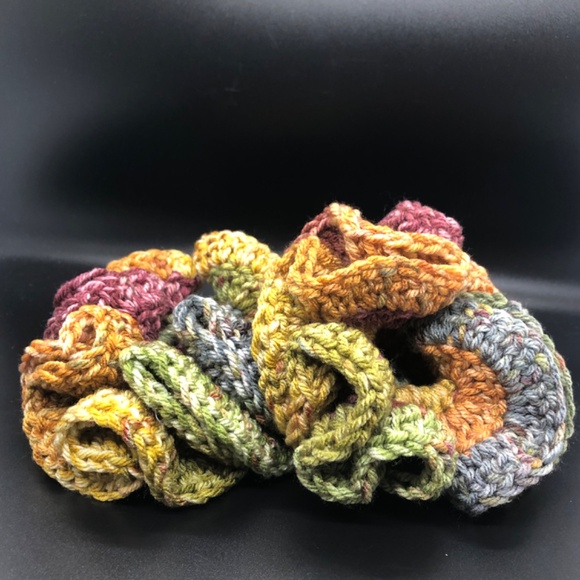 Abigail Cinnamon Cedar Crochet Hair Scrunchie Size Large - Picture 14 of 15